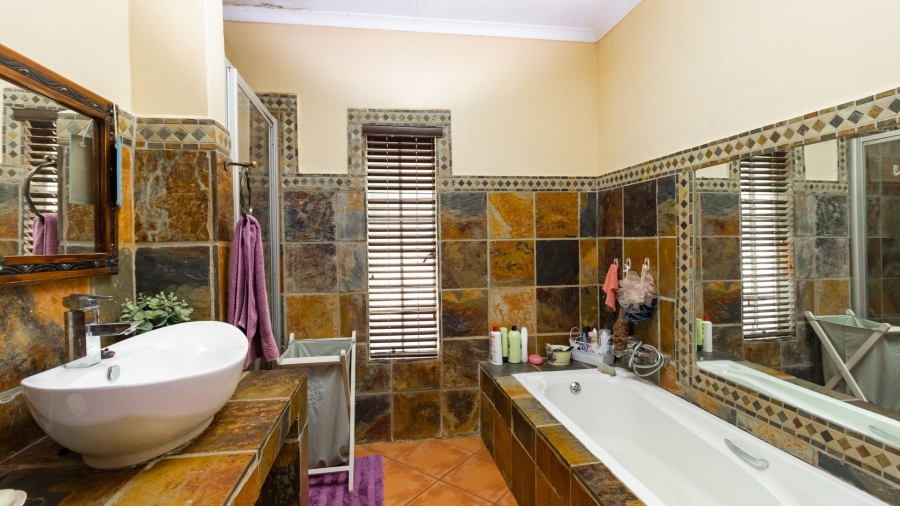 5 Bedroom Property for Sale in Cashan North West